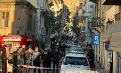 Atina'da meydana gelen patlamada bir bina kısmen çöktü: 3 yaralı