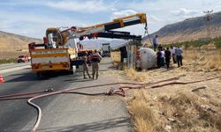 Batman-Hasankeyf yolunda tanker devrildi: 1 yaralı