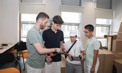 Bursa'da ortaokul ve lise öğrencileri robotlarla tanıştı