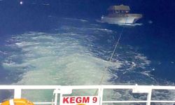Çanakkale Boğazı'nda arızalanan tekne Kıyı Emniyeti ekiplerince kurtarıldı