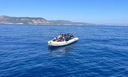 İzmir açıklarında 15 düzensiz göçmen yakalandı