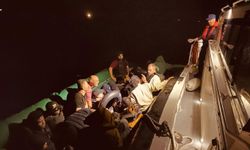 İzmir açıklarında 29 düzensiz göçmen yakalandı