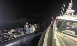 İzmir açıklarında 56 düzensiz göçmen yakalandı