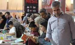 Kitapseverlerden ailelere çağrı: Çocuklar kitaplarla iç içe olmalı