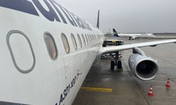 Lufthansa uçağında taşınabilir şarj cihazı alev aldı
