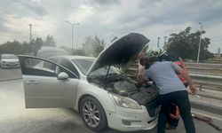 Malatya'da seyir halindeki otomobil aniden alev aldı