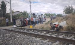 Malatya'da yük treni traktöre çarptı: 1 yaralı