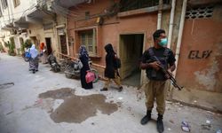 Pakistan'da çocuk felci aşılama ekibini koruyan polise saldırı: 2 ölü