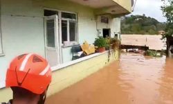 Sakarya'da selde mahsur kalan 4 kişi kurtarıldı