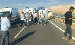 Şanlıurfa'da devrilen tır 20 kilometrelik araç kuyruğuna neden oldu