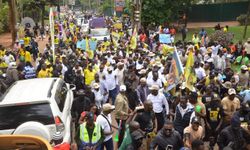 Uganda'da muhalif Lumbuye için Türkiye Büyükelçiliği önünde protesto