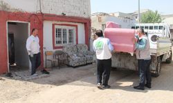 Umut Kervanı, evi yanan aileye ev eşyası ve gıda yardımında bulundu