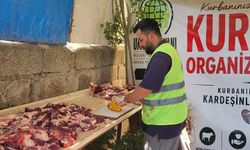Umut Kervanı Van'da adak kurbanlarının etlerini ihtiyaç sahiplerine ulaştırdı