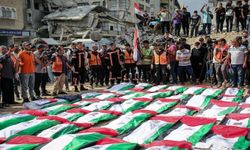 Gazze'de enkazdan çıkarılan 105 şehidin cenaze töreni düzenlendi