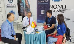 İnönü Üniversitesi Rektörü Akpolat TEKNOFEST'te gençlerle buluştu