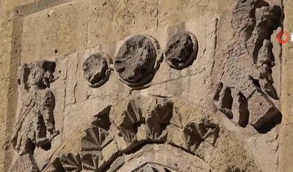 Anadolu'nun ilk kadın hükümdarının türbesi süslemeleri ile dikkat çekiyor