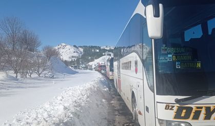 Kar esareti! Elazığ- Ergani Yolu kapandı, vatandaşlar mahsur kaldı