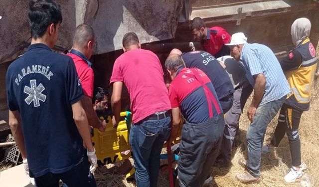 Mardin’de Tanker Kazası: 1 Ölü Tankerin üzerine çıkan kişi, tankerin devrilmesi sonucu hayatını kaybetti