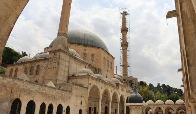 Dergâh Camisi Minareleri Yeniden Yükseliyor