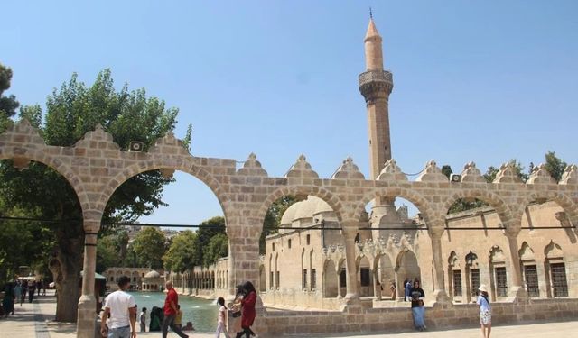 Dergah ve Rızvaniye camilerinin minareleri yenilendi
