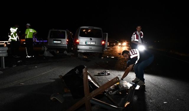 Düğüne gitmek üzere Siirt'ten yola çıkmışlardı: Trafik kazasında 3 ölü, 11 yaralı