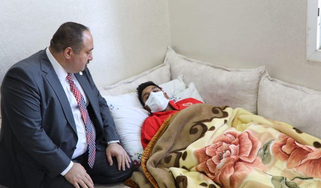 Viranşehir Belediye Başkanı Salih Ekinci, Pençe-Kilit Harekatı'nda Yaralanan Askeri Ziyaret Etti