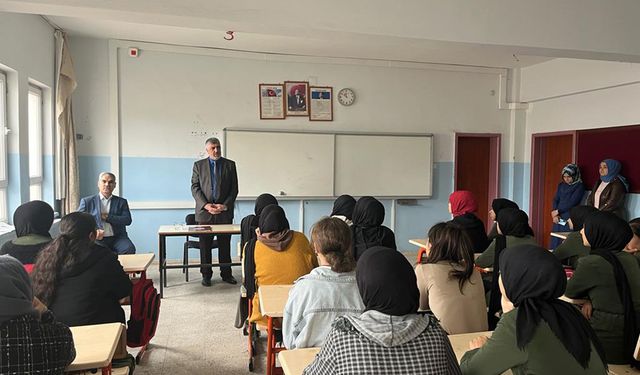 Viranşehir'de Gençlere Bağımlılık Semineri Verildi