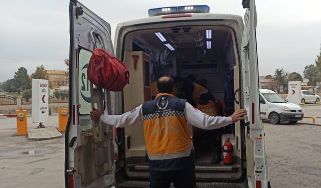 Şanlıurfa’da otomobil şarampole yuvarlandı, 1 ölü, 2 yaralı