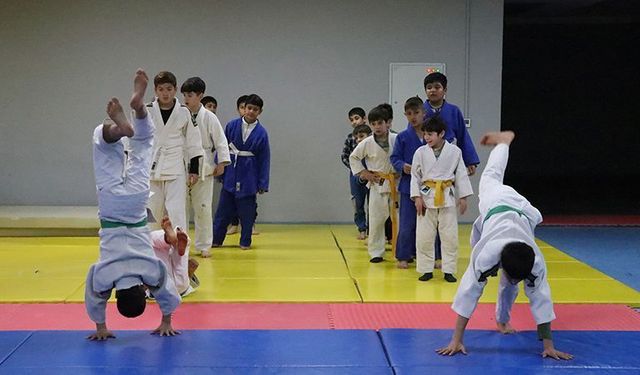 Haliliye’de gençler sporla hayallerine koşuyor