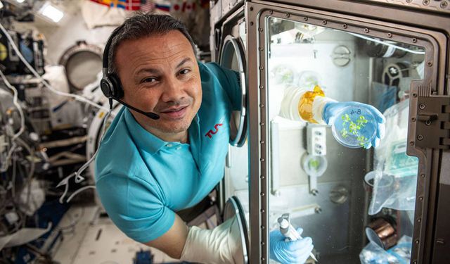 Türkiye'nin ilk astronotu Gezeravcı'nın dünyaya dönüşü bir kez daha ertelendi