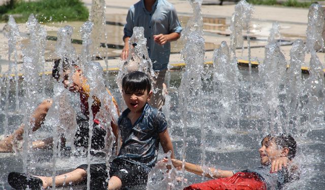 Kavurucu sıcaklarda çocukların serinleme adresi: Süs havuzları