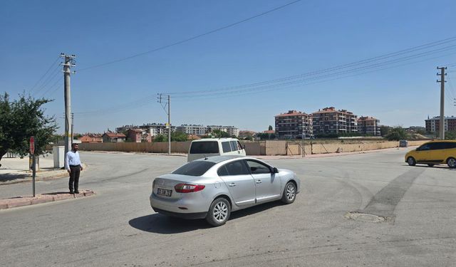 Konya'da tehlikeli kavşak: HÜDA PAR İlçe Başkanı'ndan yetkililere önlem çağrısı