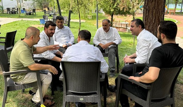 Ramanlı'dan vatandaşlarla çay sohbeti