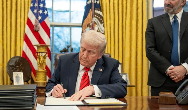 Trump, Rusya'ya karşı yeni yaptırımları kabul etmeyi düşündüğünü söyledi