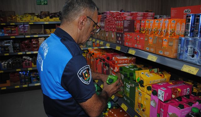 Şanlıurfa’da zincir marketlerde tarihi geçmiş ürünlere el konuldu