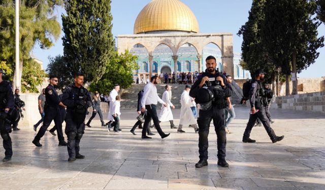 Temmuzda Mescid-i Aksa’ya 27 baskın düzenlendi: Harem-i İbrahim’de 51 kez ezan engellendi