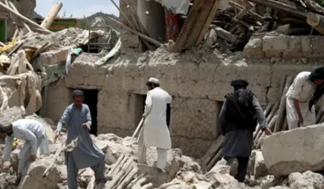 Afganistan'daki depremde ölü sayısı 622'yi geçti