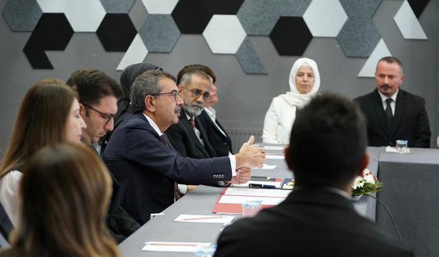 Bakan Tekin'den okul kıyafeti açıklaması: Çocuklarımıza ve velilerimize ilave külfet gelmesini istemiyoruz