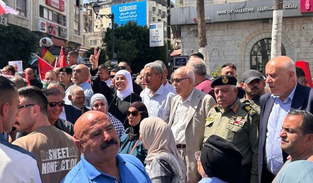 Batı Şeria'da on binler Filistin için yürüdü: Şehitlerimizin kanı boşa gitmeyecek