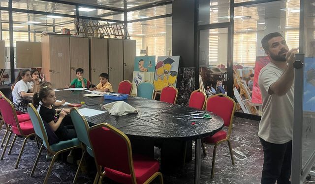 Batman Gençlik Merkezlerinde fırçalar geleceğe iz bırakıyor