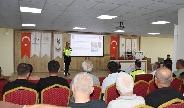 Batman'da okul servis şoförlerine trafik eğitimi