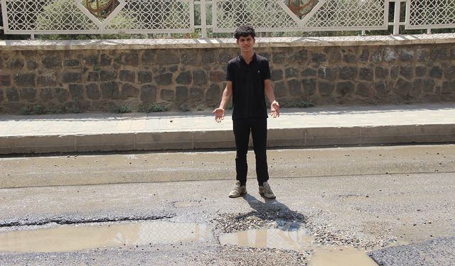 Cizre’de sokaklar çukur ve tozdan geçilmiyor