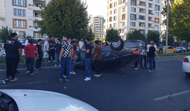 Diyarbakır’da takla atan otomobilin sürücüsü yaralandı