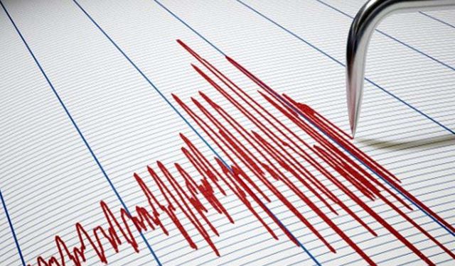 Hindistan'da 5,7 büyüklüğünde deprem