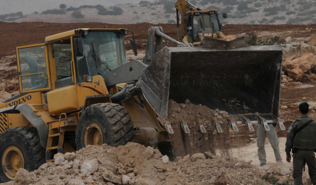İşgalciler Beytullahim'in Husan köyünde 300 dönüm araziyi tahrip etti