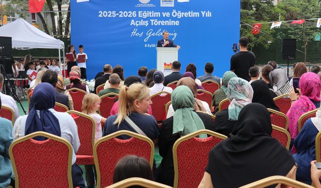 İstanbul'da 3 milyon öğrenci için ilk ders zili çaldı