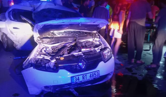 Malatya'da 2 otomobil çarpıştı: 3 yaralı