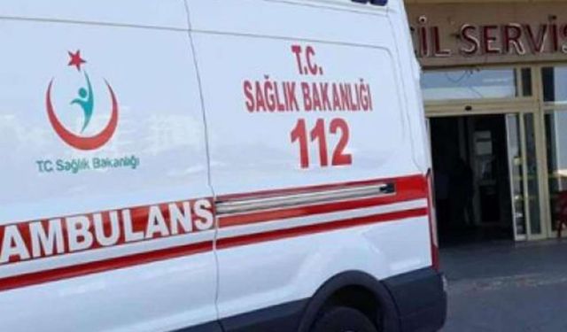 Minibüs ile otomobil çarpıştı: 3 yaralı 