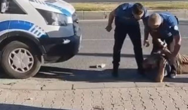 Seyyar satıcı zabıta ekibine saldırdı: 2 yaralı