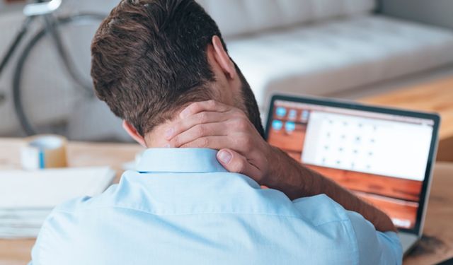 Teknoloji kullanımı, genç yaşta boyun fıtığı riskini artırıyor!